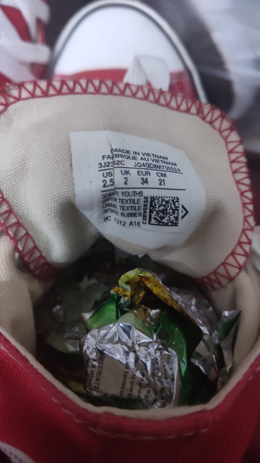 Converse 3J232C youth size tag EU 34 made in Vietnam