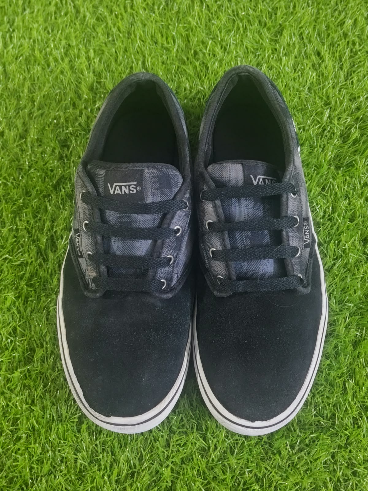 Vans Atwood Low Top Black Plaid Youth EU 39 - Front View