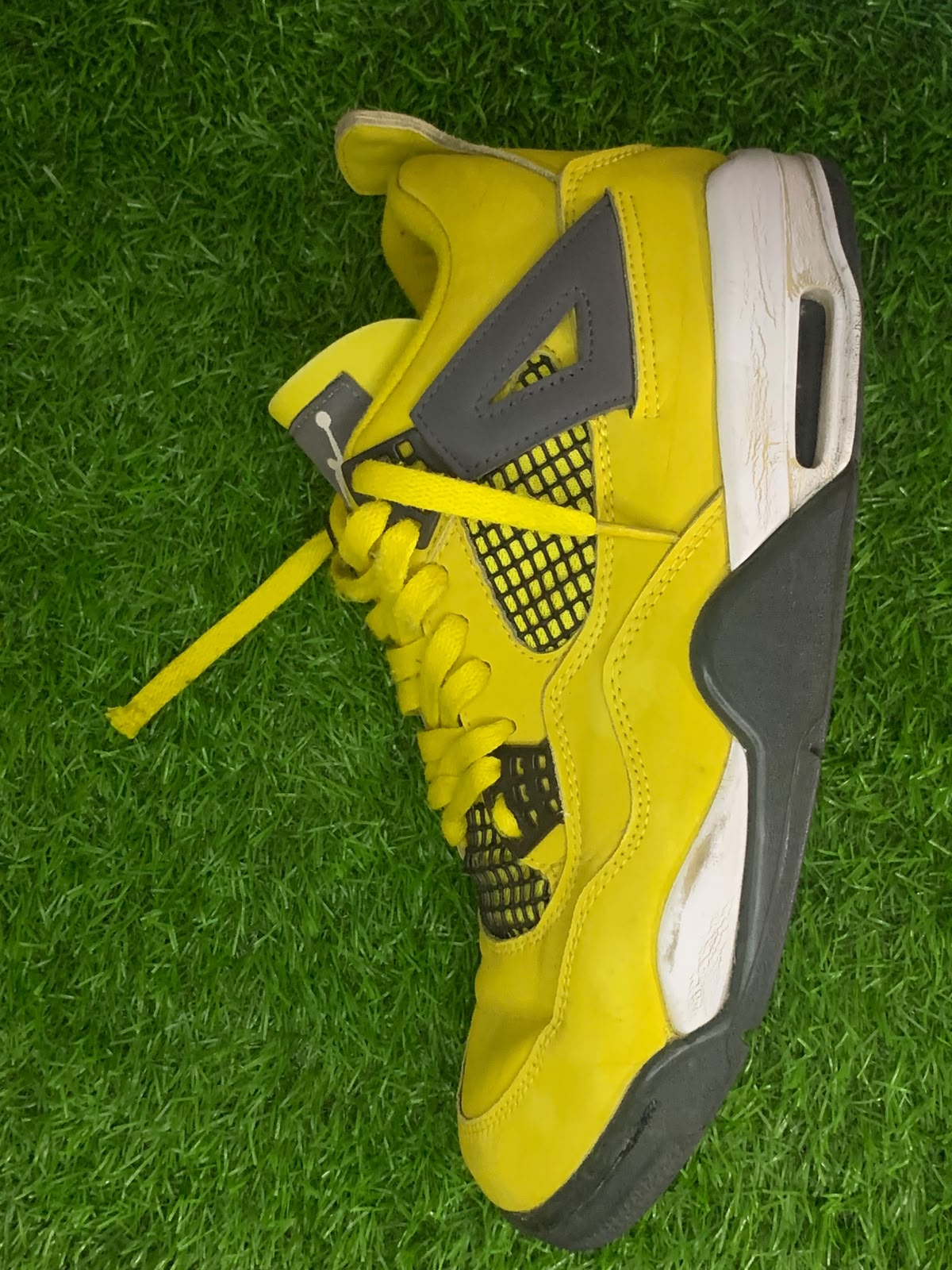 Air Jordan 4 Lightning - Side View 3