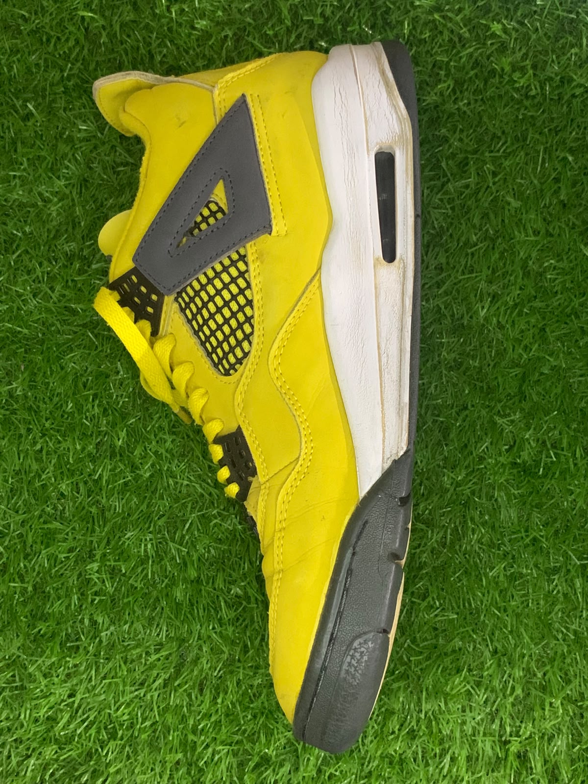 Air Jordan 4 Lightning - Side View 1