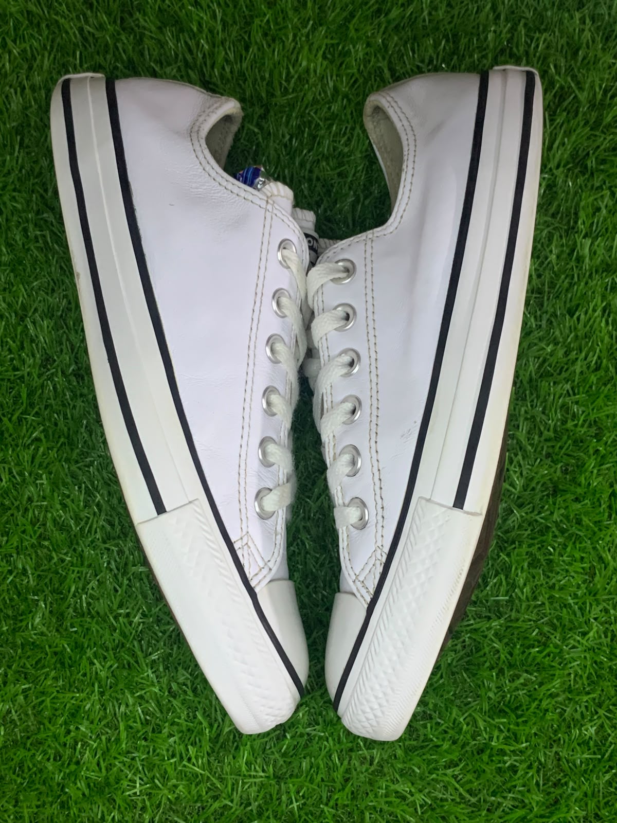 Converse Chuck Taylor Low White Leather - Sides 2