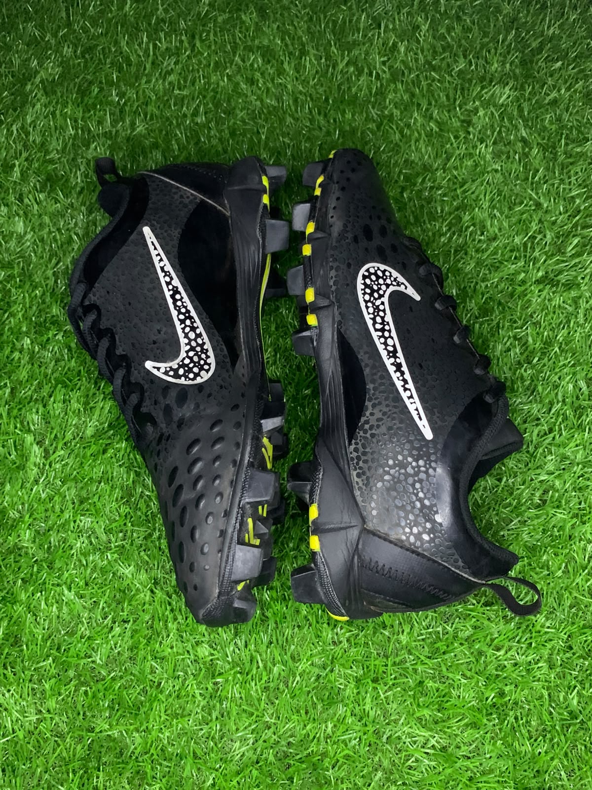 Nike Hypervenom Phantom Black Yellow - Both Sides
