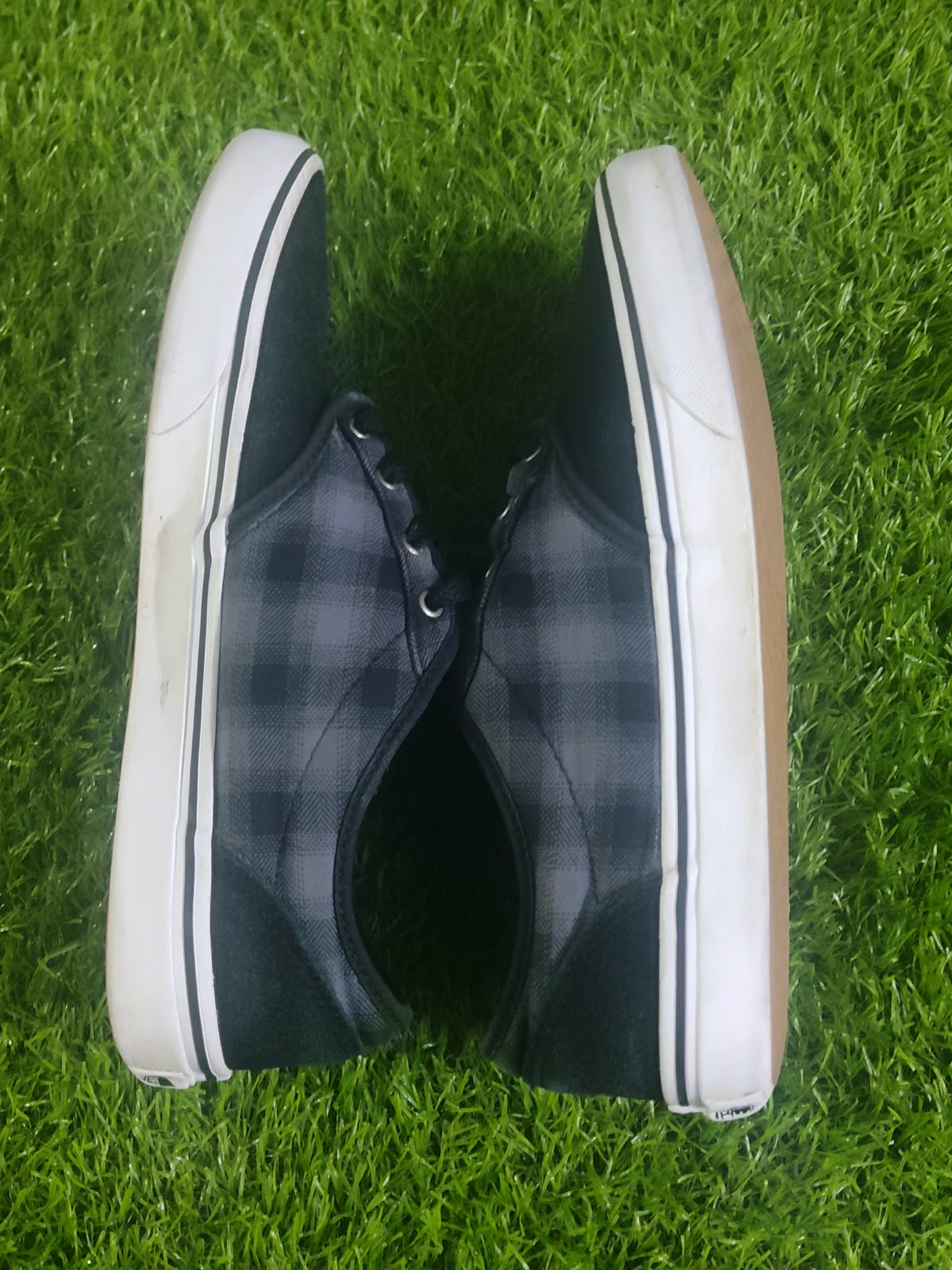 Vans Atwood Low Top Black Plaid Youth EU 39 - Side View