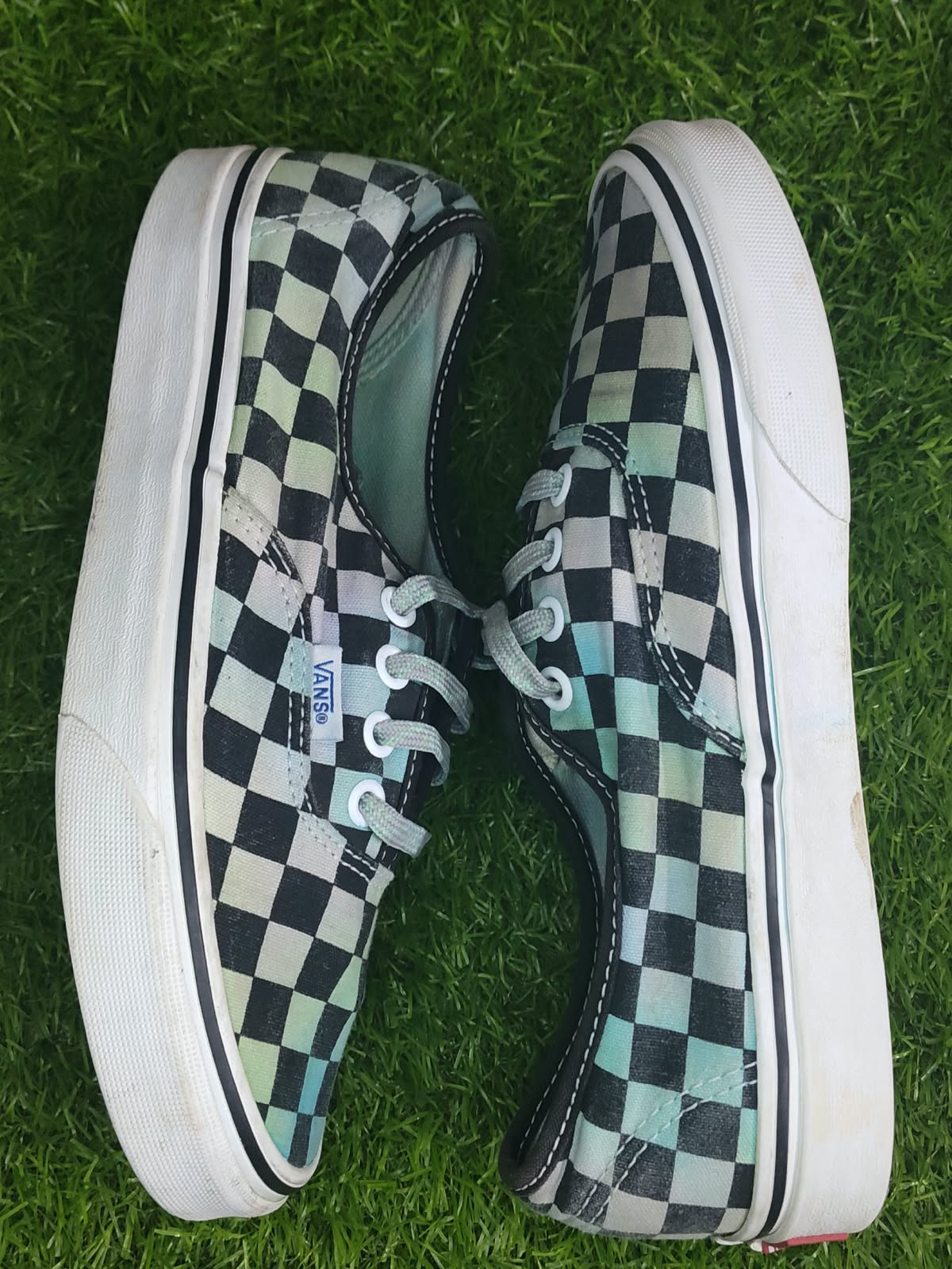 Vans size label - Men US 5.5 / Women US 7 / EU 37