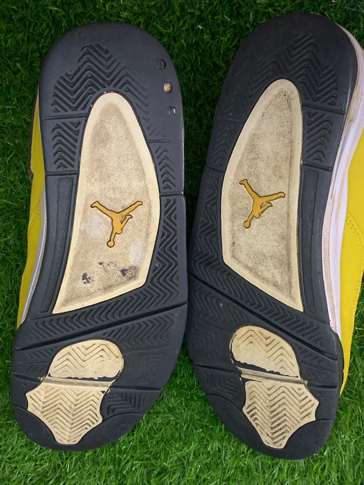 Air Jordan 4 Lightning - Sole View